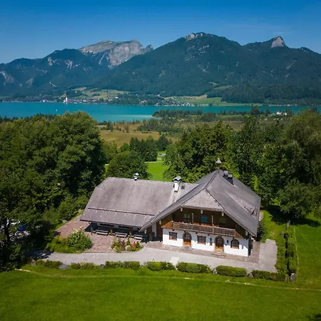 莱默乌奇拉格酒店 *